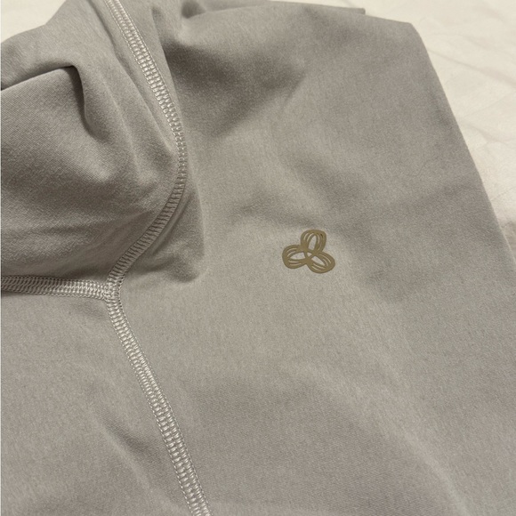 TNA Women's Gray Leggings - Picture 3 of 3